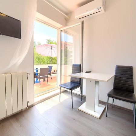 Apartments Dundo Njivice Ngoại thất bức ảnh