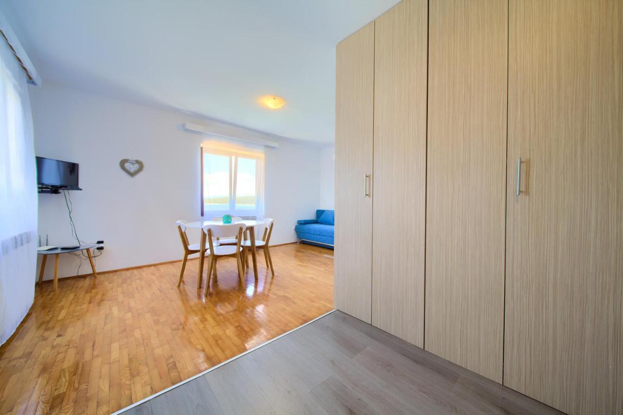 Apartments Dundo Njivice Ngoại thất bức ảnh